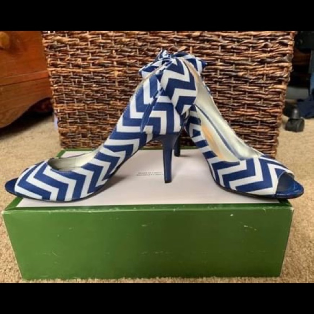 Adorable J. Renee shoes bow heels